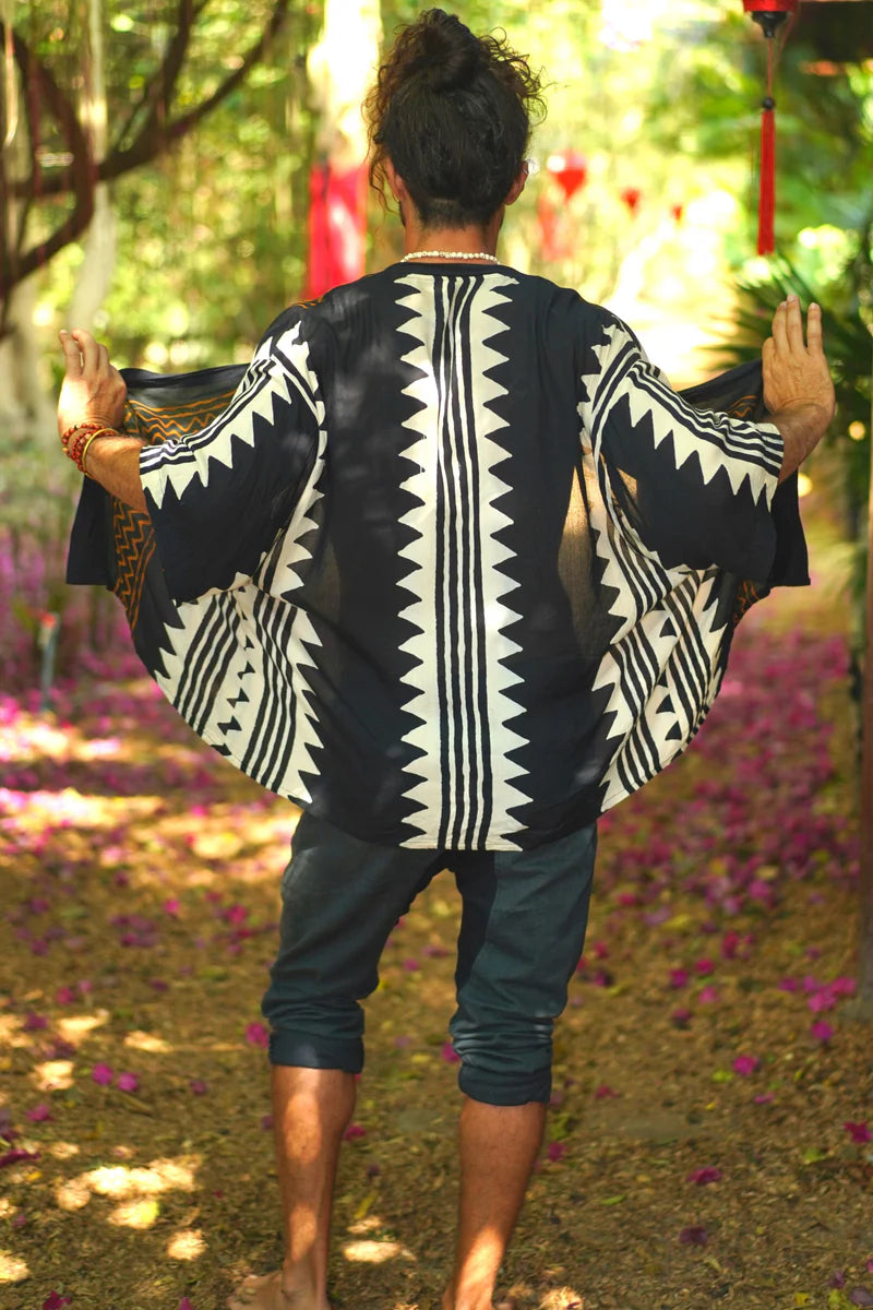 DARK TRIBAL PRINT Short Kimono