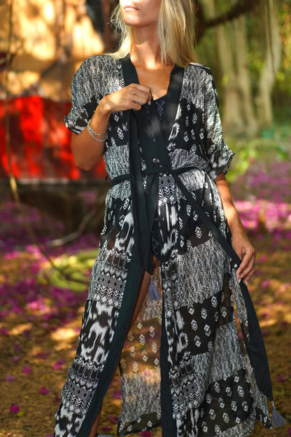 KIMONO DRESS In Black and white