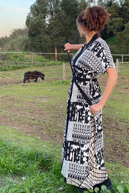 KIMONO DRESS In Black and white