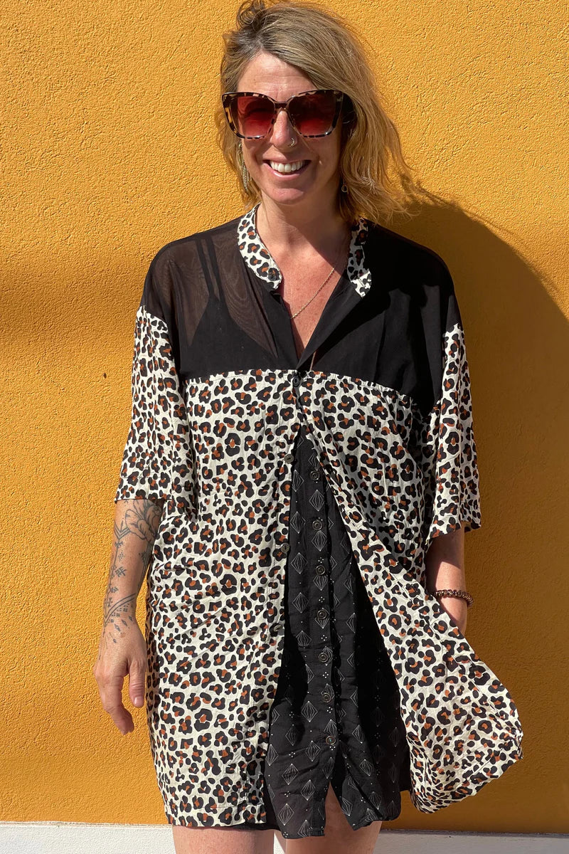 BUTTON UNISEX TUNIC IN LEOPARD PRINT
