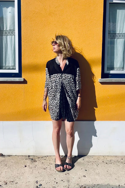 BUTTON UNISEX TUNIC IN LEOPARD PRINT