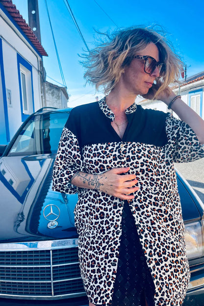 BUTTON UNISEX TUNIC IN LEOPARD PRINT