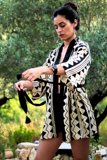 BOHO Short Kimono In Black & White Print