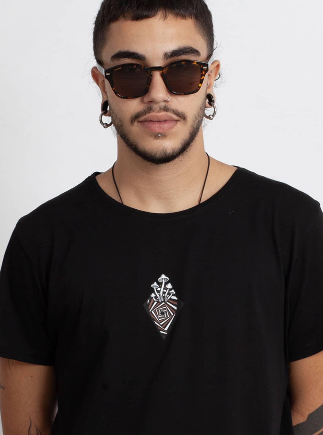 VIBE LAB  T-Shirt In Black