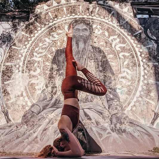 Yoga Side Cutouts Leggings In Brown