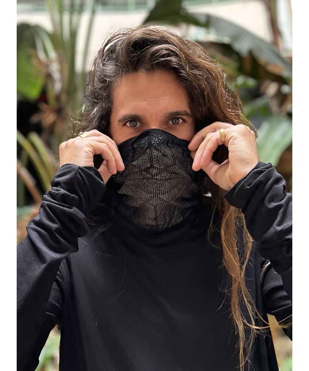 KUSARY Long Sleeve Hooded Shirt In Black