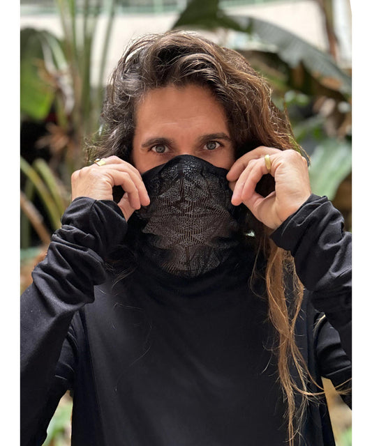 KUSARY Long Sleeve Hooded Shirt In Black