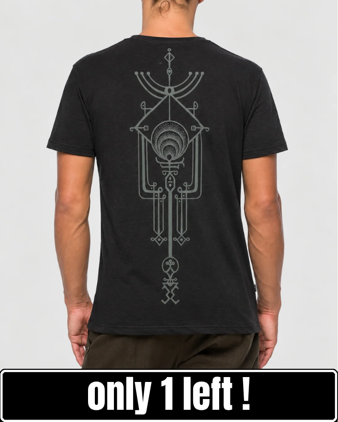 YANG T-Shirt In Black