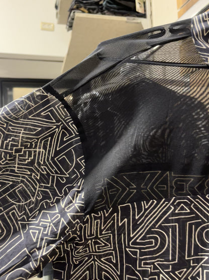 BUTTON UNISEX TUNIC B&W GEO