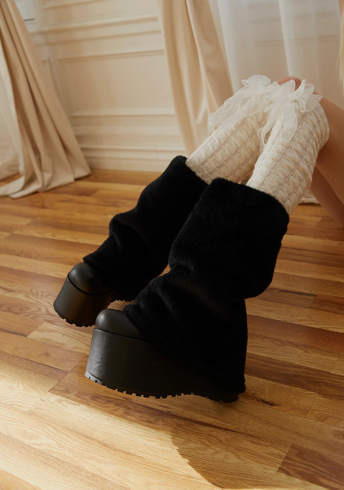 CUDDLE PLATFORM BOOTS - BLACK